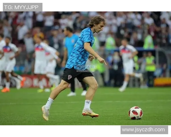 足球明星驾驭豪华载具高清图片欣赏尽显风采与魅力